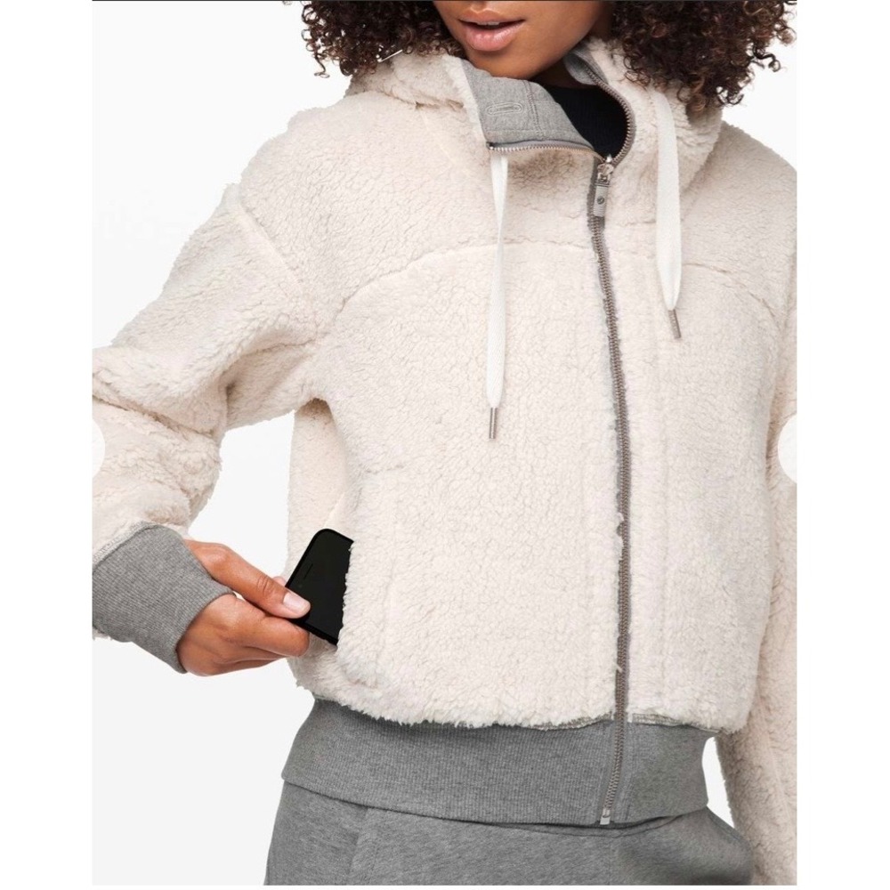 Lululemon Short Sweet and Sherpa Reversible Jacket Grey Cream Size S LW3CF1S